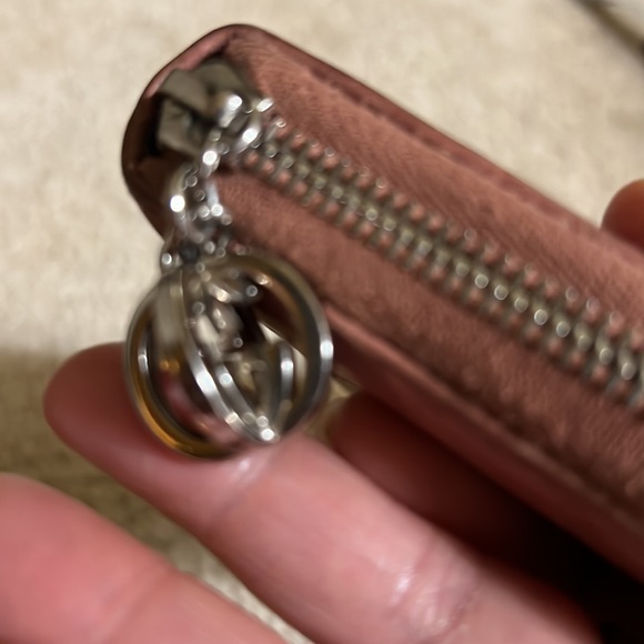 Gucci women’s leather wallet, embossed with Gucci logo - Picture 6 of 15